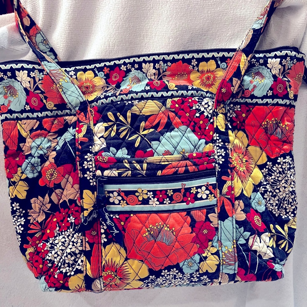 Vera Bradley Villager “Happy Snails” pattern tote